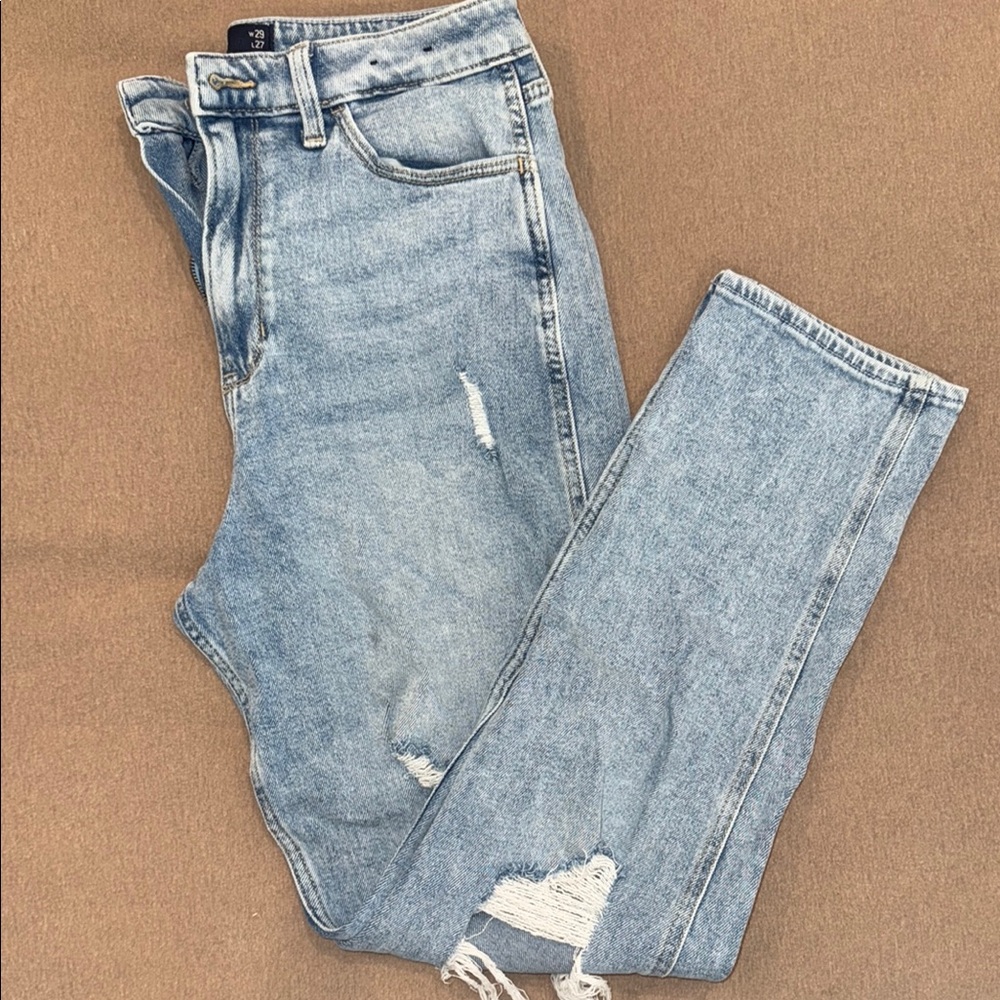 Hollister Ultra High-Rise Mom Jean